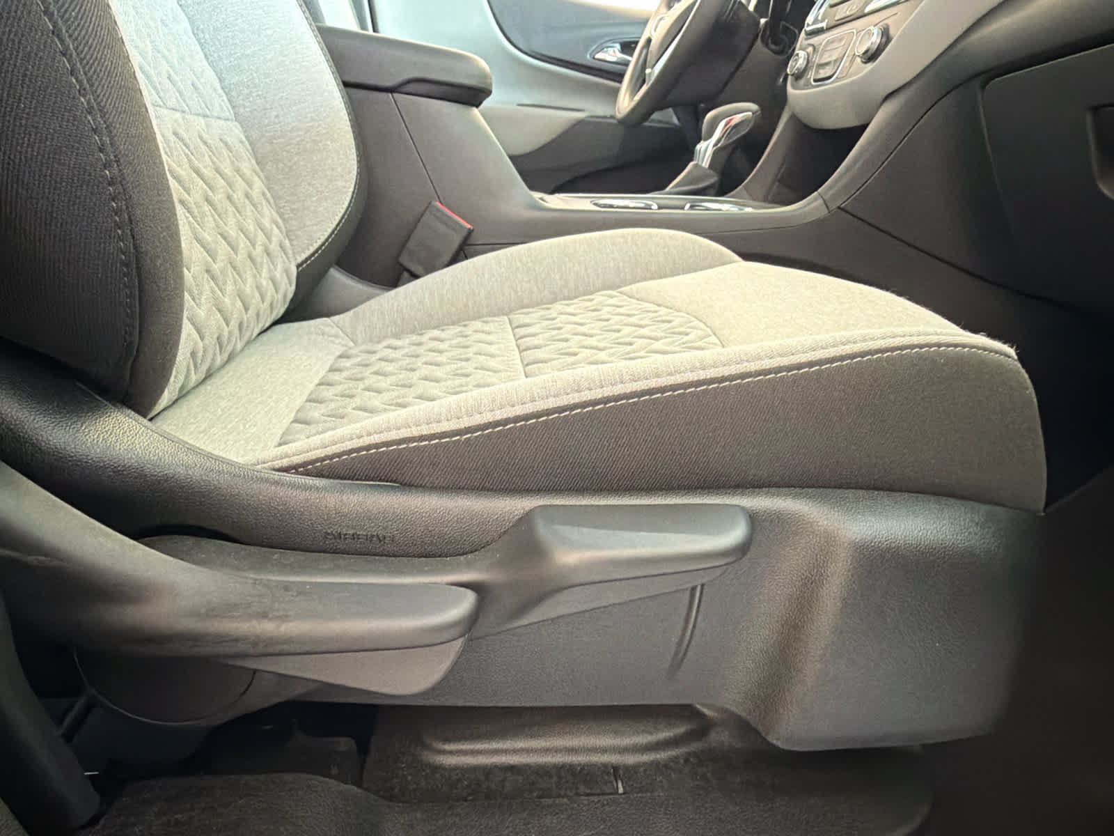 Used 2023 Chevrolet Equinox LS w/ LS Convenience Package FWD image 25