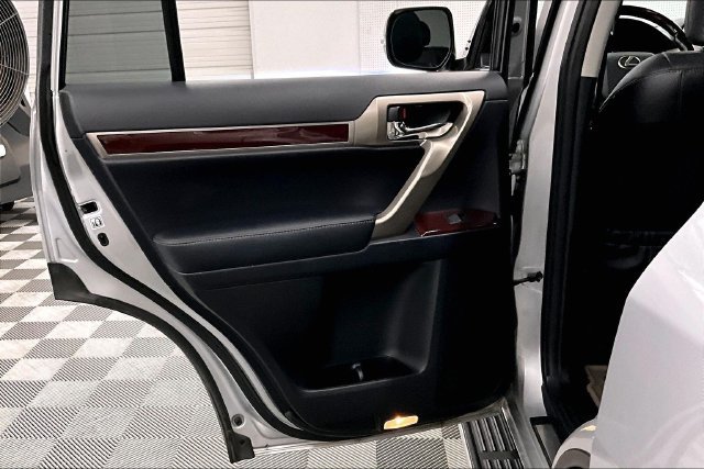 Used 2018 Lexus GX 460 Premium w/ Premium Package AWD/4WD image 24