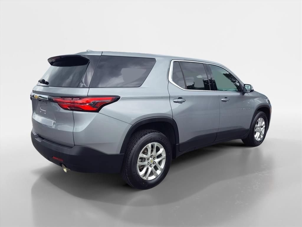 Used 2023 Chevrolet Traverse LS w/ Safety Package AWD/4WD image 5