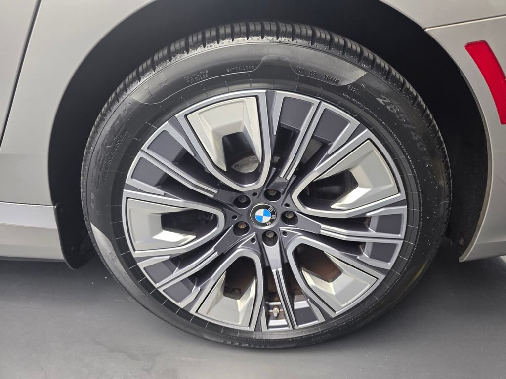 Certified 2023 BMW i7 xDrive60 AWD/4WD image 18