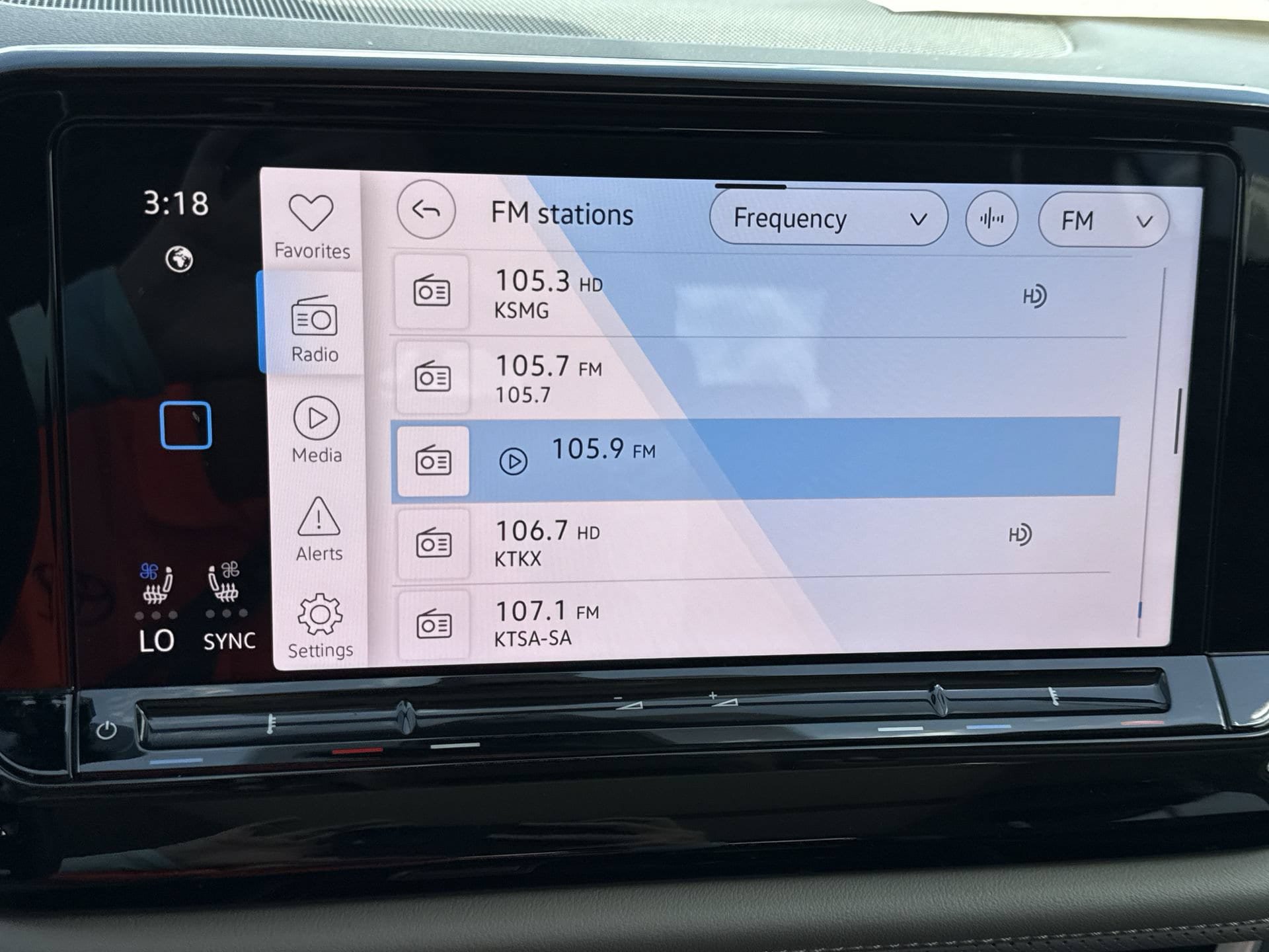 Used 2024 Volkswagen Atlas Peak Edition SE AWD/4WD image 12