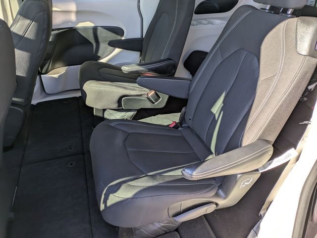 Certified 2023 Chrysler Voyager LX image 23