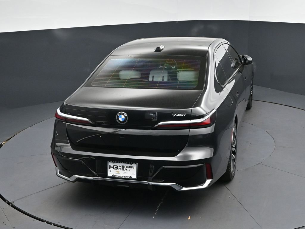 Used 2023 BMW 740i image 35