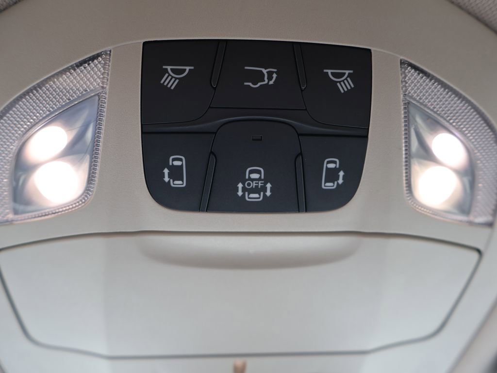 Used 2023 Chrysler Pacifica Touring-L image 14