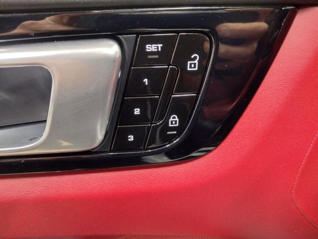 Used 2019 Porsche Cayenne S image 19