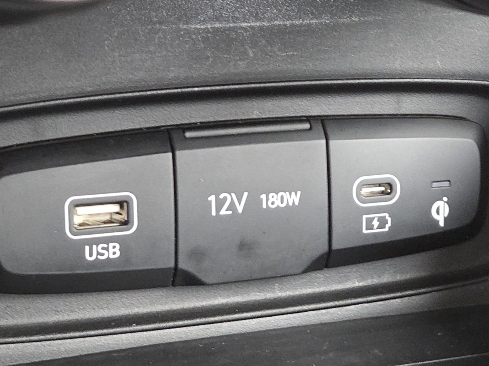Used 2023 Hyundai Venue Limited FWD image 30
