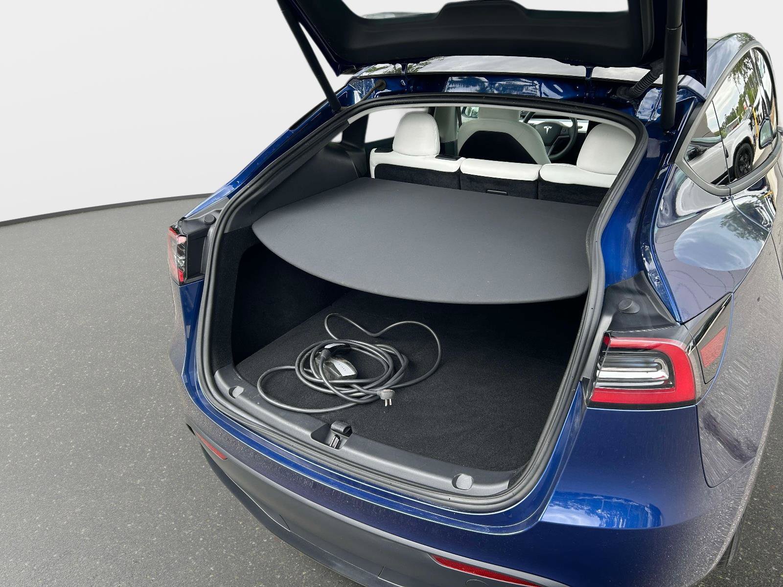 Used 2024 Tesla Model Y Performance image 11