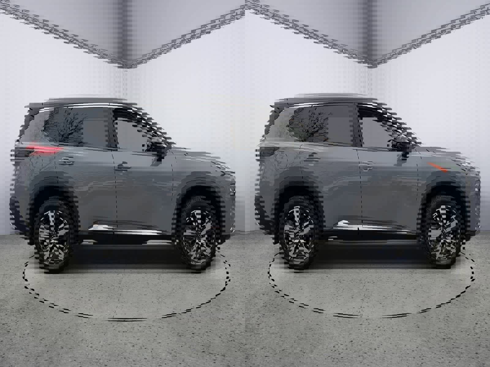 Used 2022 Nissan Rogue Platinum w/ Head-Up Display Package image 2