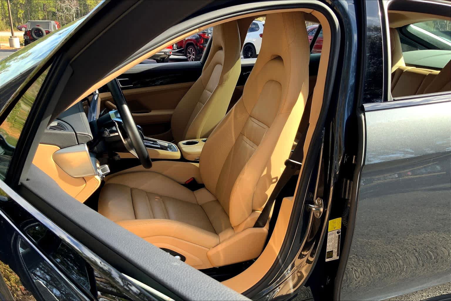 Used 2018 Porsche Panamera RWD image 8