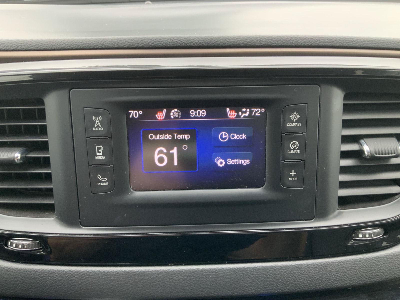 Used 2017 Chrysler Pacifica Touring-L FWD image 34
