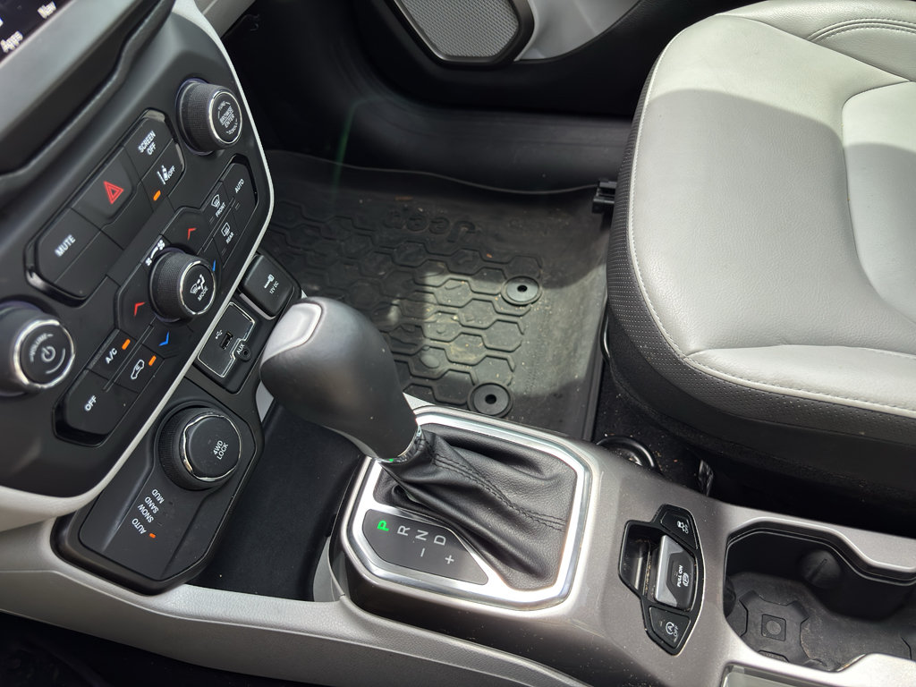 Used 2022 Jeep Renegade Limited w/ Sun, Sound & Wheels Group AWD/4WD image 21
