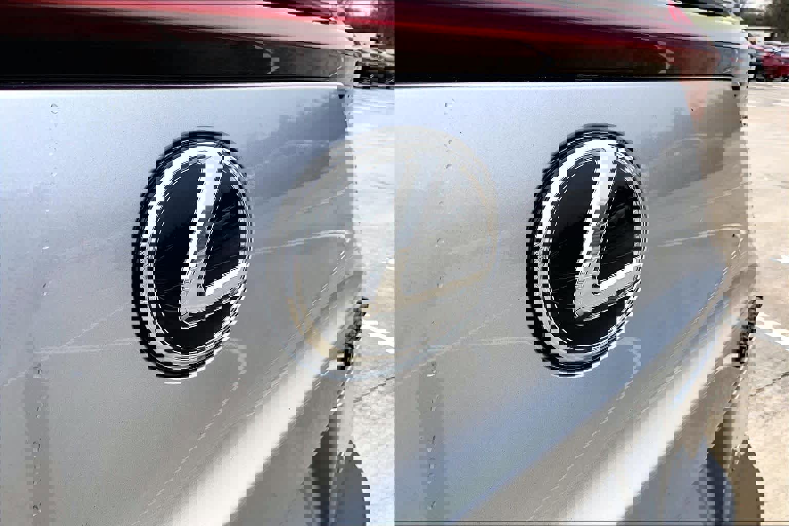 Used 2025 Lexus UX 300h FWD image 31