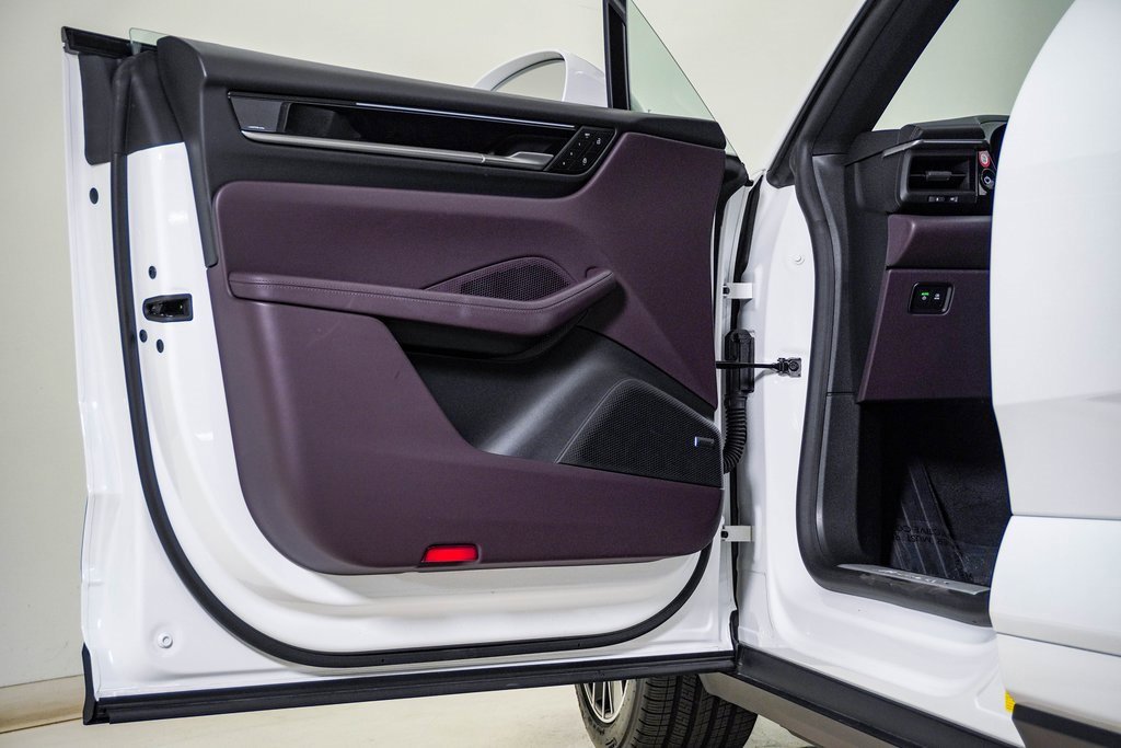 Certified 2025 Porsche Macan 4S Electric image 25