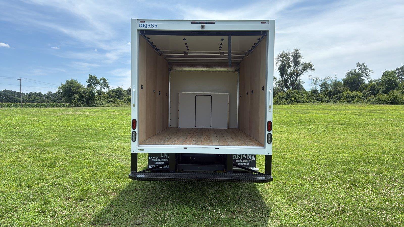 New 2027 Ford E-350 and Econoline 350 Super Duty w/ Power Equipment Group RWD image 11