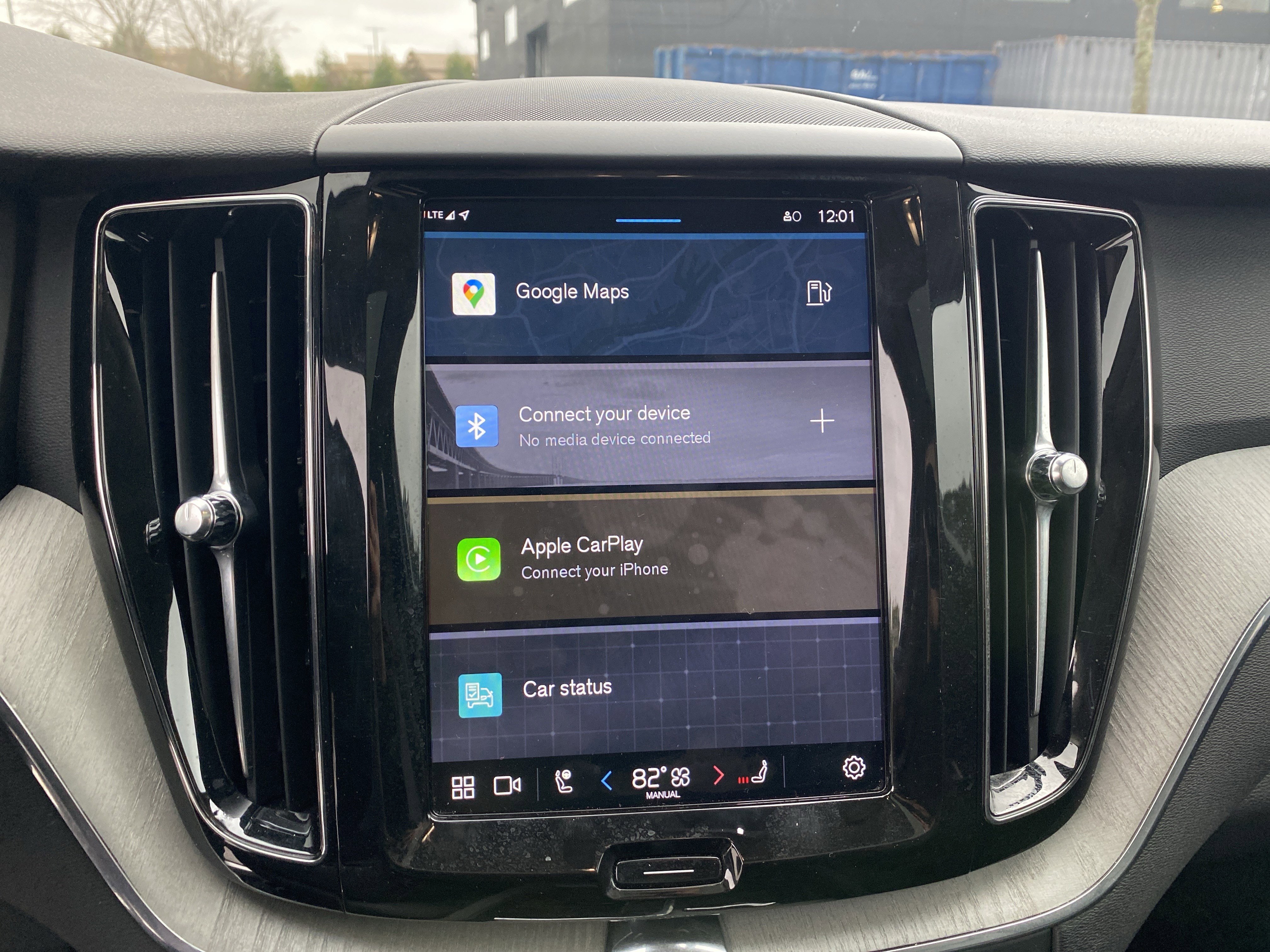 Used 2025 Volvo XC60 B5 Plus image 27