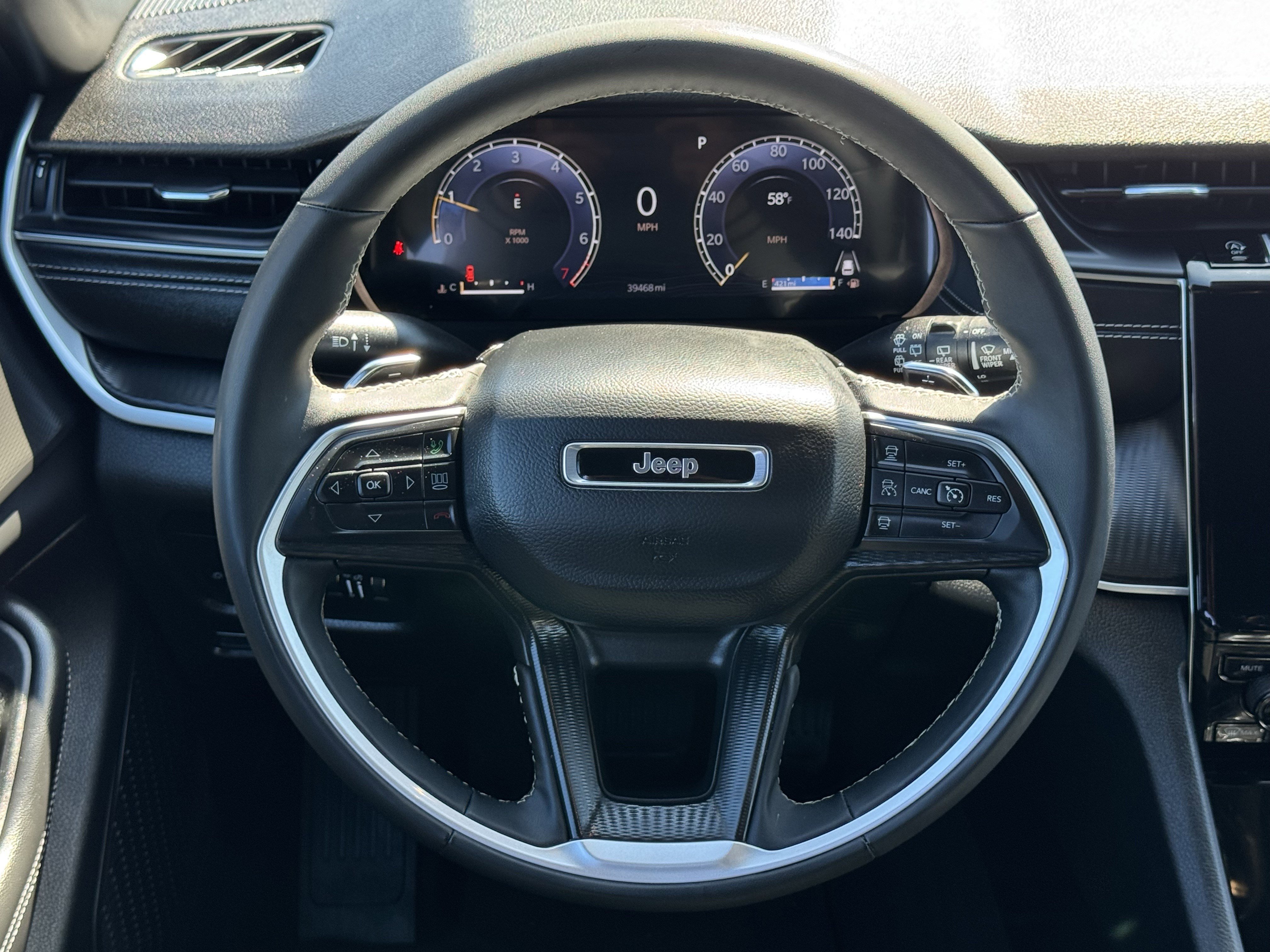 Used 2025 Jeep Grand Cherokee Altitude image 15