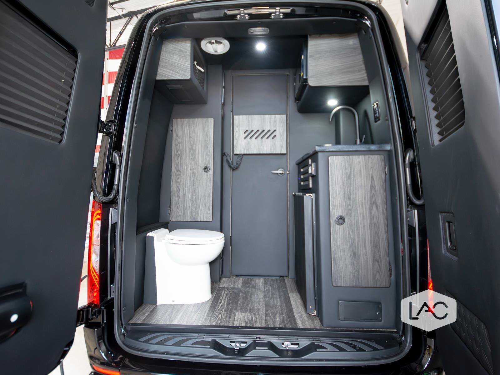 Used 2025 Mercedes-Benz Sprinter 2500 image 10