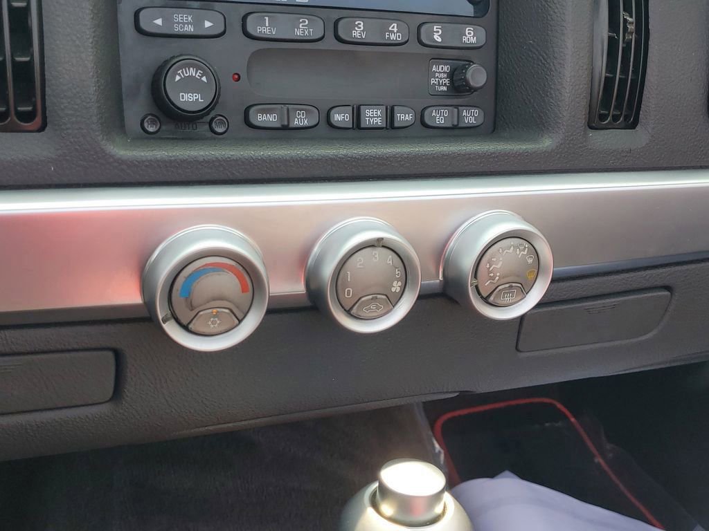 Used 2005 Chevrolet SSR image 20