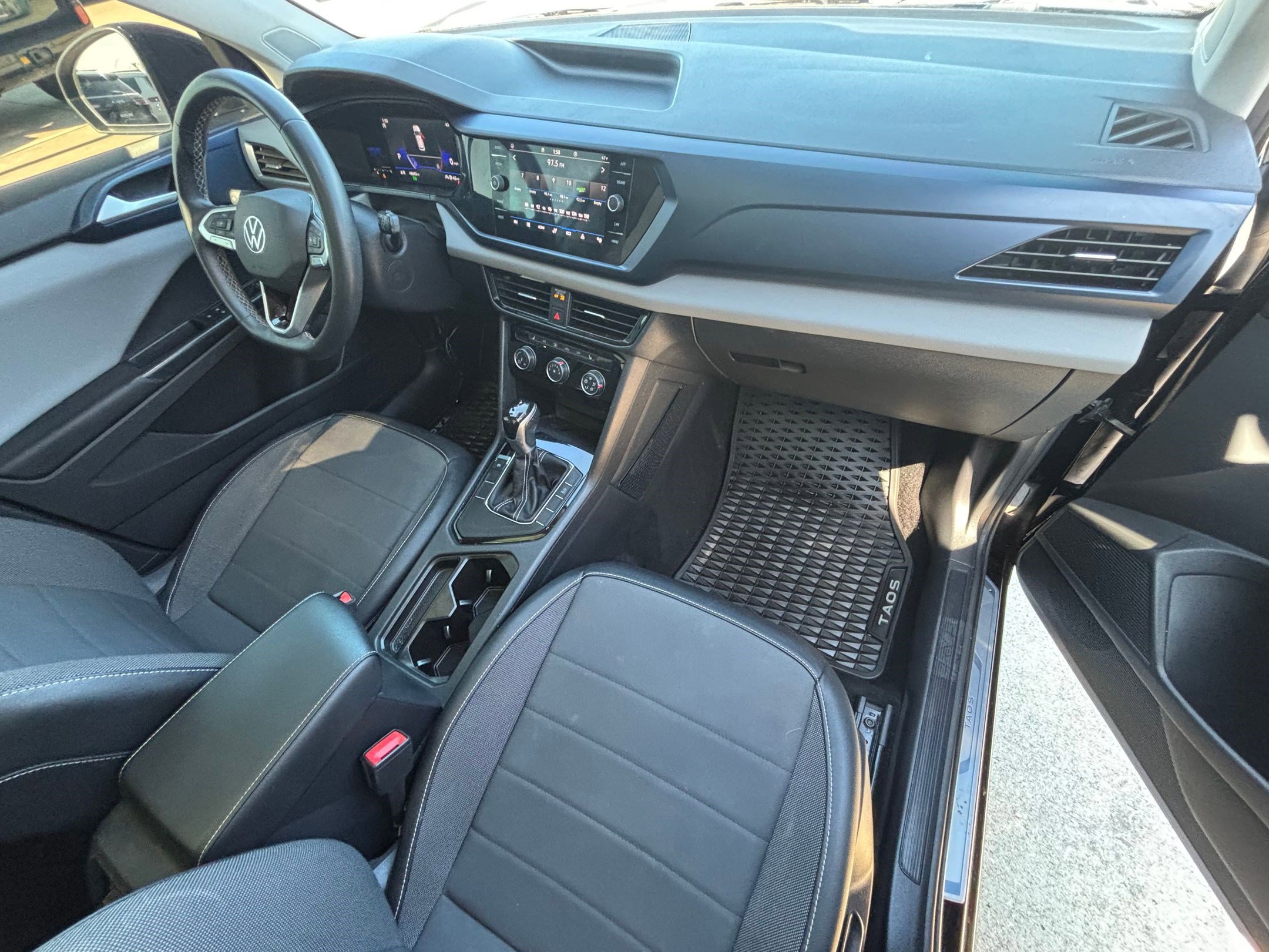 Used 2023 Volkswagen Taos SE image 29