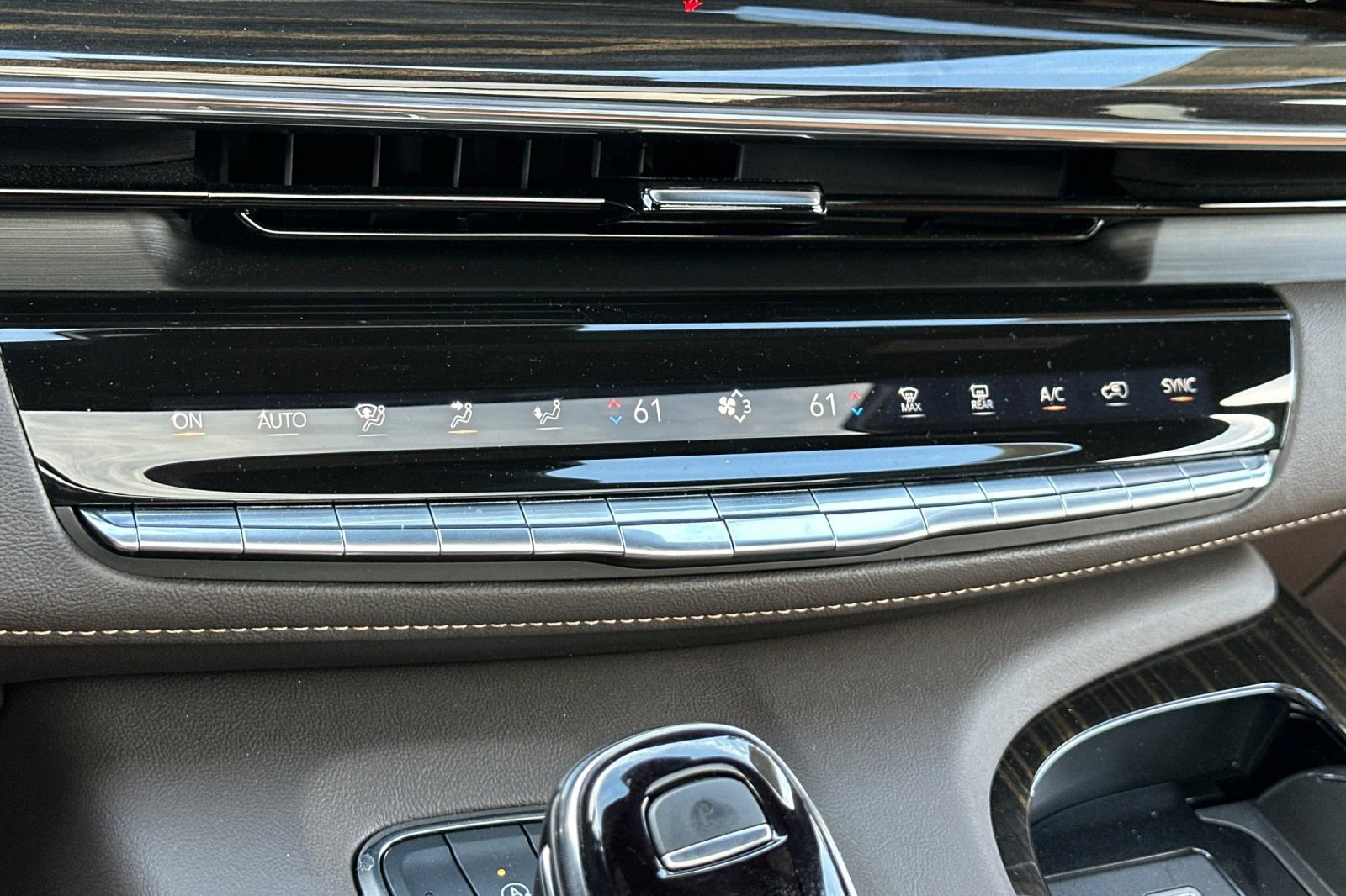 Used 2024 Cadillac Escalade Sport w/ LPO, ONYX Package image 23