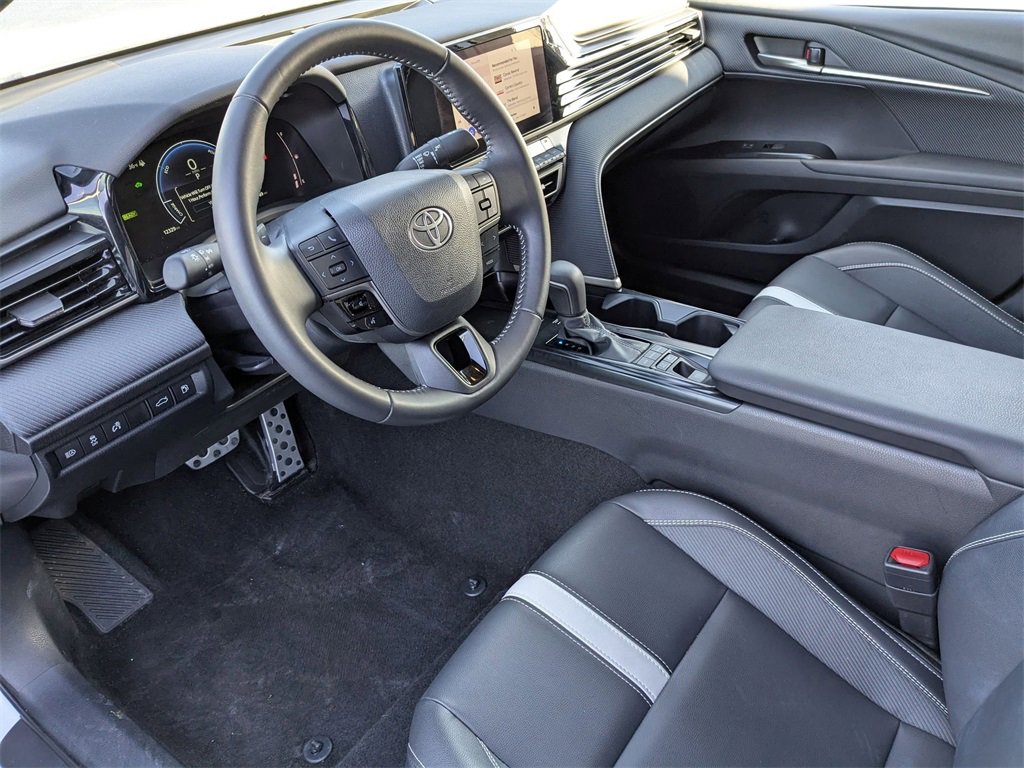 Used 2025 Toyota Camry SE image 17