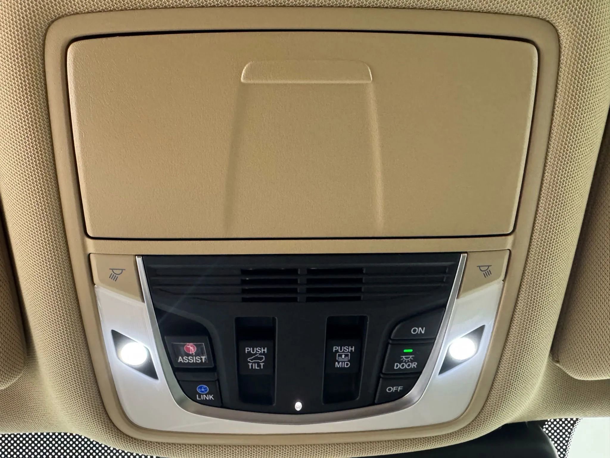 Used 2024 Acura RDX SH-AWD image 25