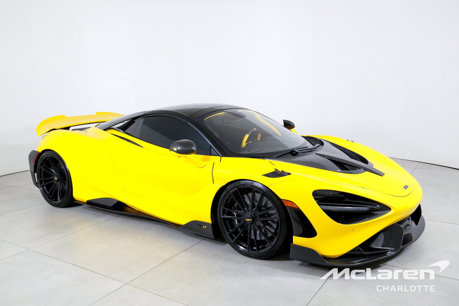 Used 2022 McLaren 765LT RWD image 3