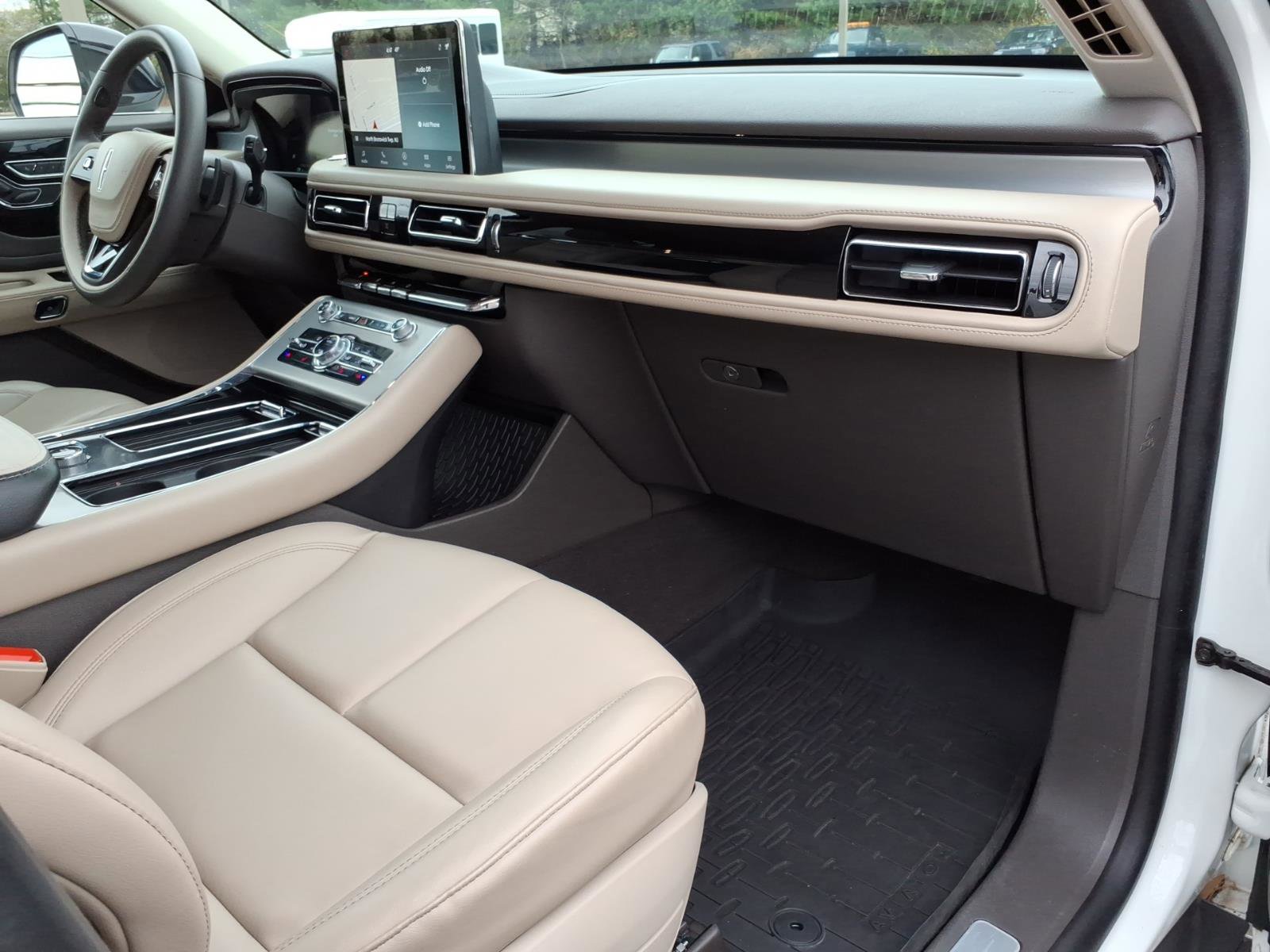 Used 2023 Lincoln Aviator AWD w/ Premium Package image 9