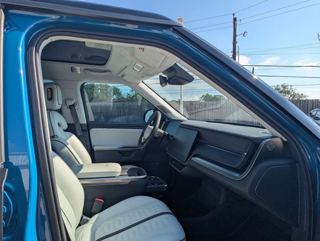 Used 2025 Rivian R1S Adventure AWD/4WD image 15