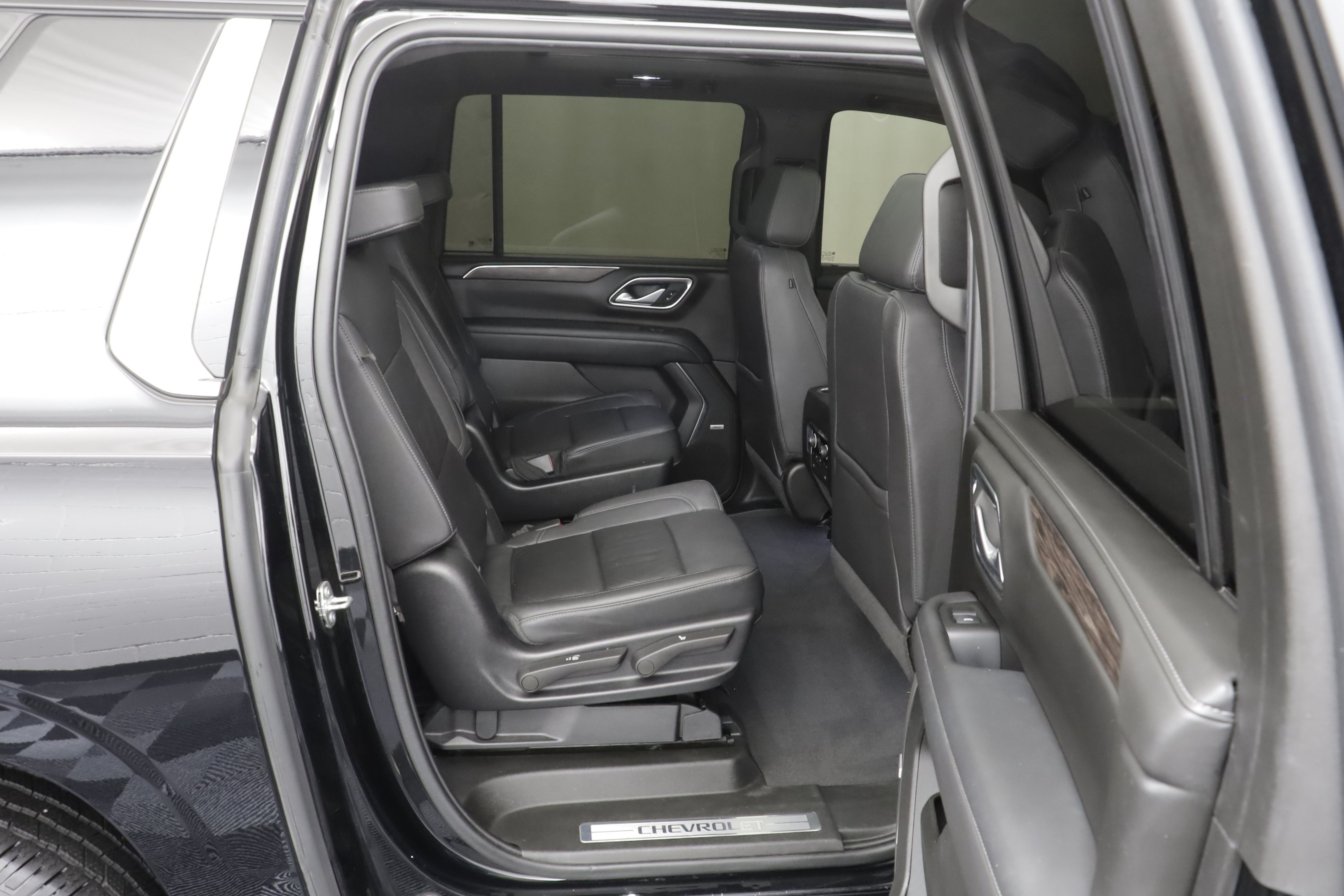 Used 2022 Chevrolet Suburban LT w/ LT Signature Plus Package AWD/4WD image 25
