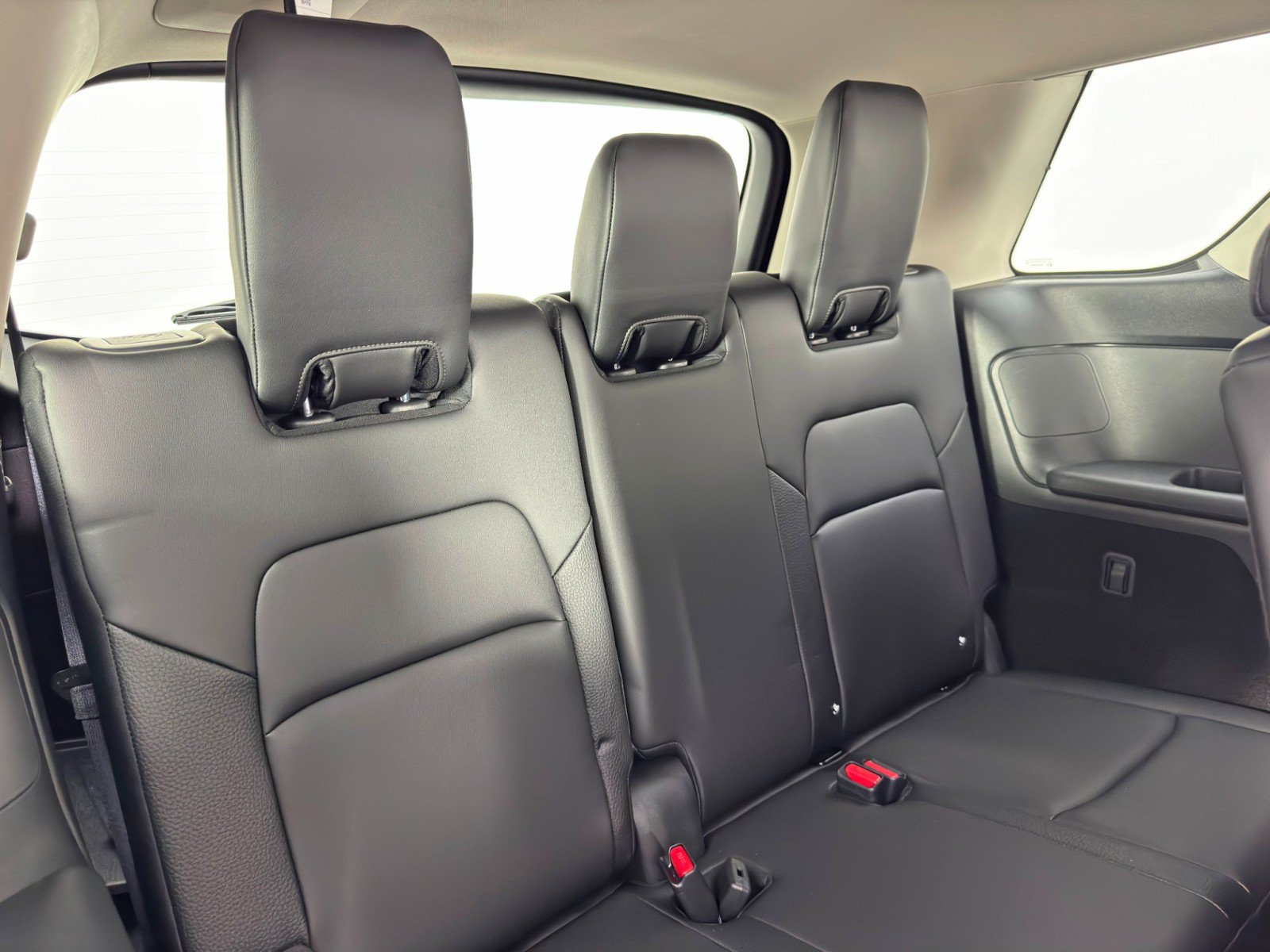 Used 2025 Nissan Pathfinder SL AWD/4WD image 36