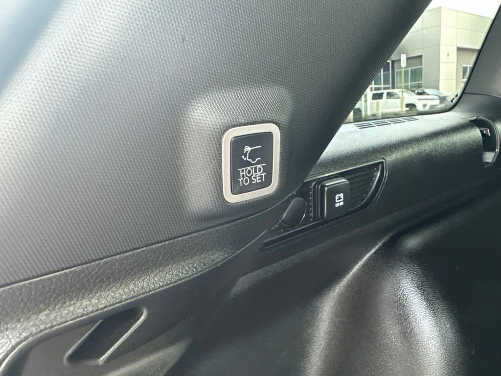 Used 2024 Jeep Grand Cherokee Laredo X w/ Luxury Tech Group I RWD image 10