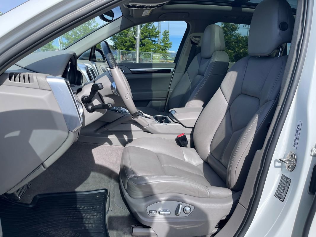 Used 2013 Porsche Cayenne S AWD/4WD image 11