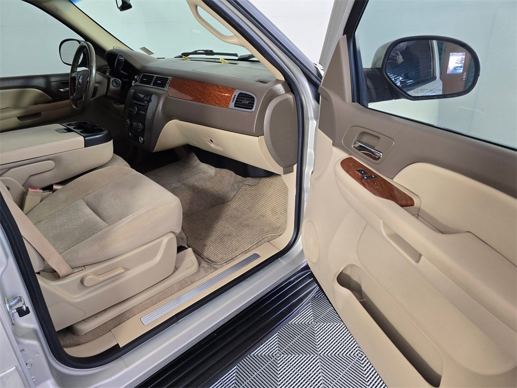 Used 2008 GMC Yukon SLE w/ Exterior Appearance Package image 12