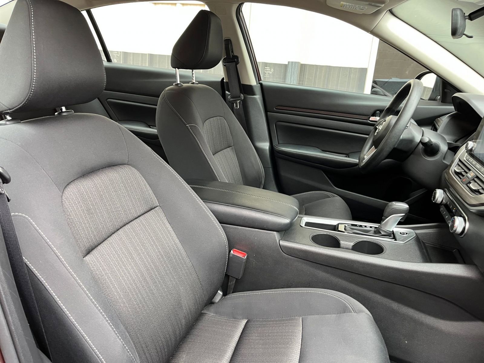 Used 2025 Nissan Altima 2.5 SV image 36