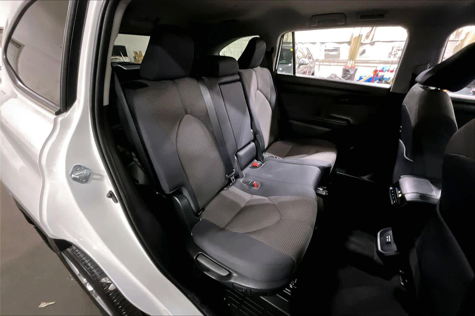 Used 2023 Toyota Highlander LE FWD image 20