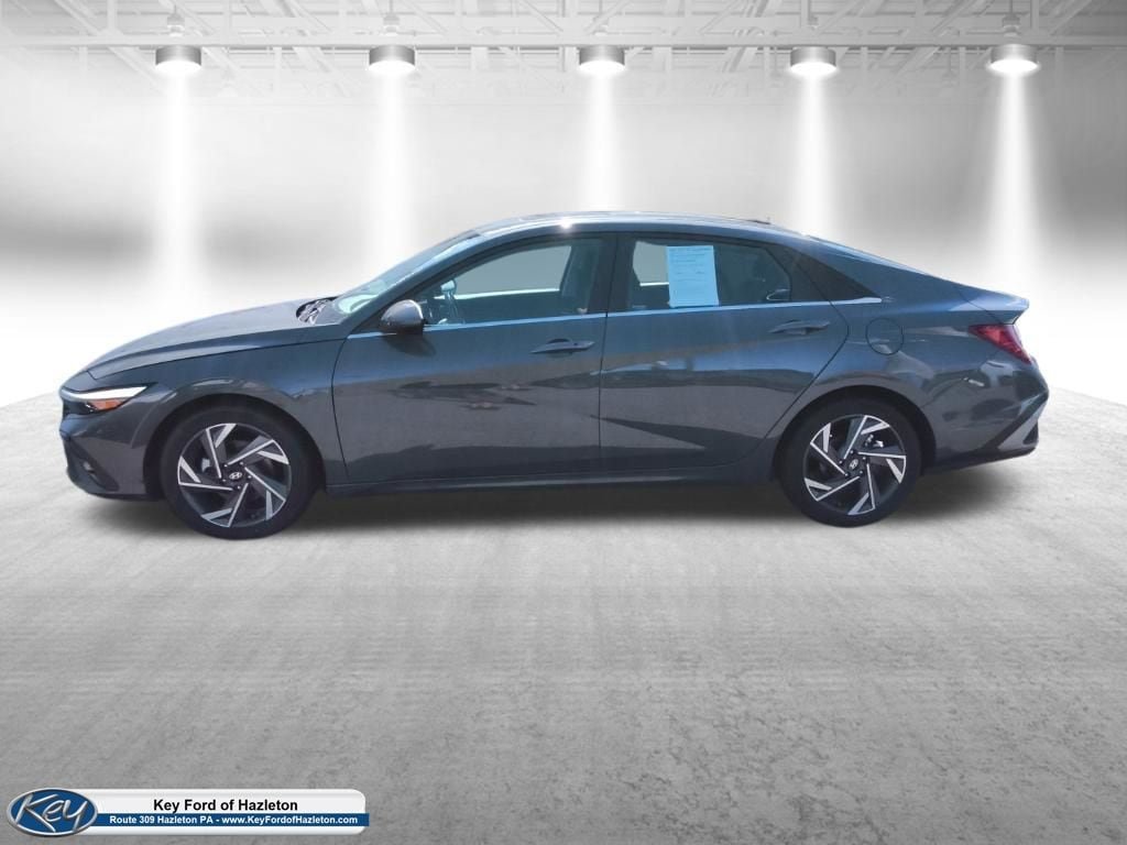 Used 2025 Hyundai Elantra SEL FWD image 5