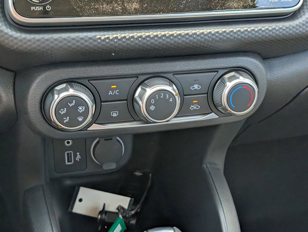 New 2025 Nissan Kicks Play S image 27