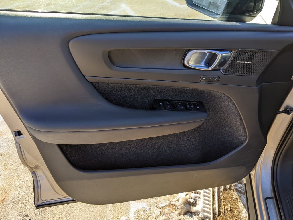 Certified 2023 Volvo XC40 Recharge Ultimate image 9