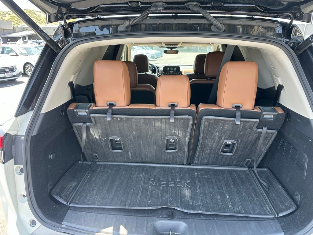 Used 2023 Nissan Pathfinder Platinum FWD image 5