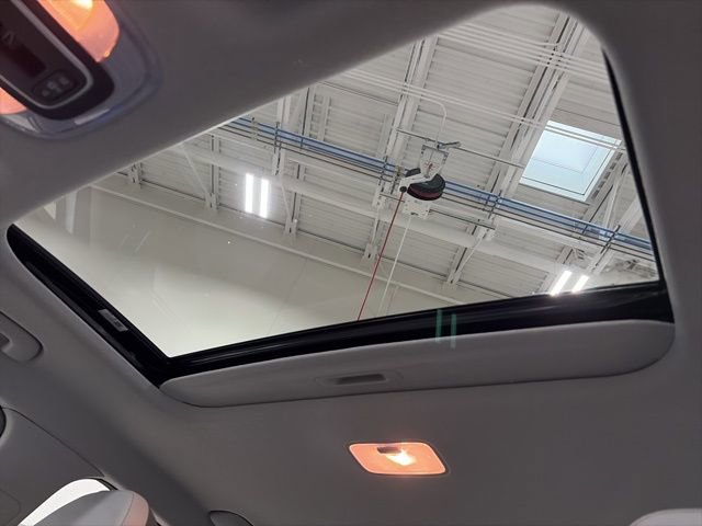 Used 2023 Hyundai Elantra Limited image 17