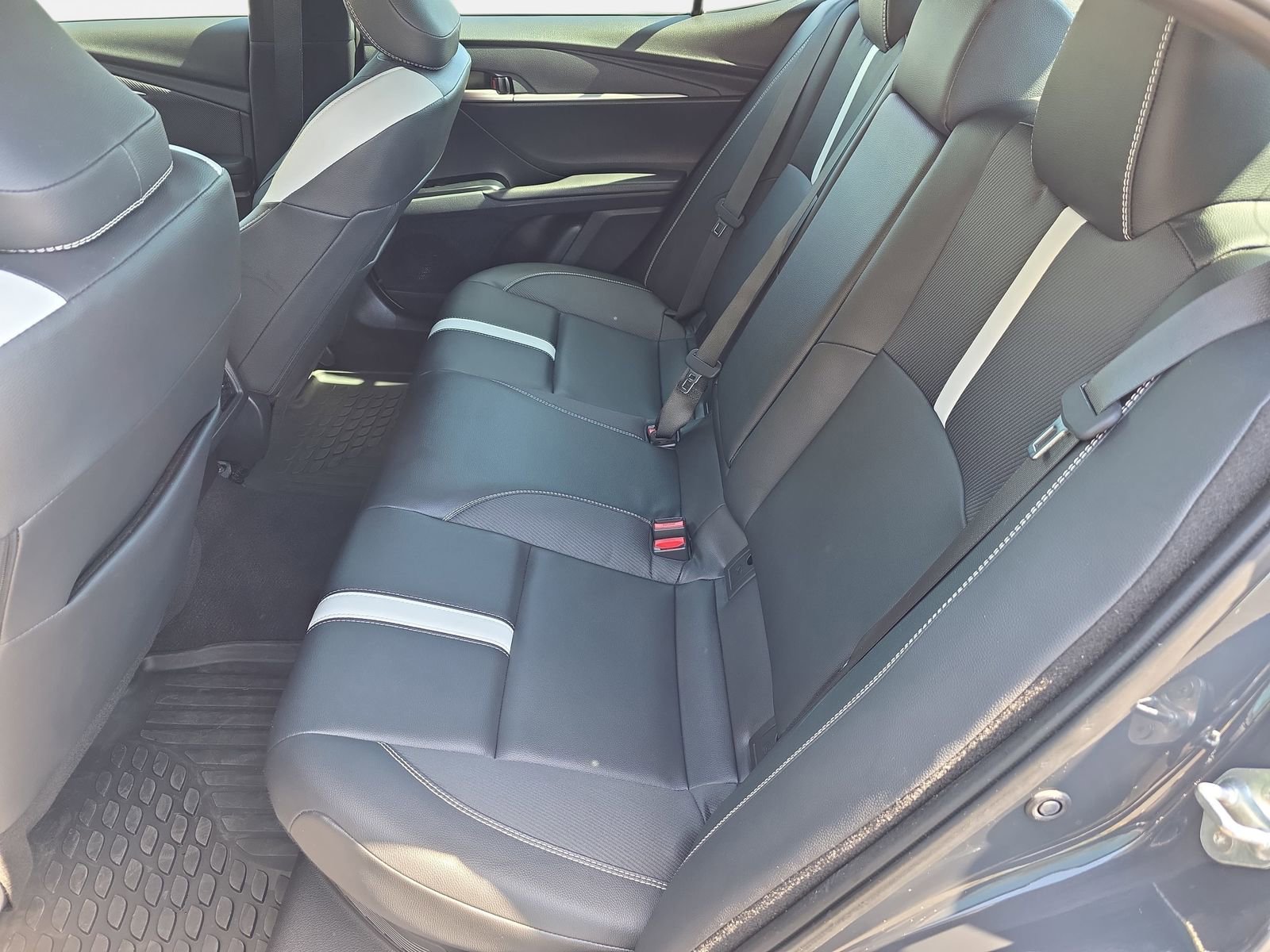 Used 2025 Toyota Camry SE image 10