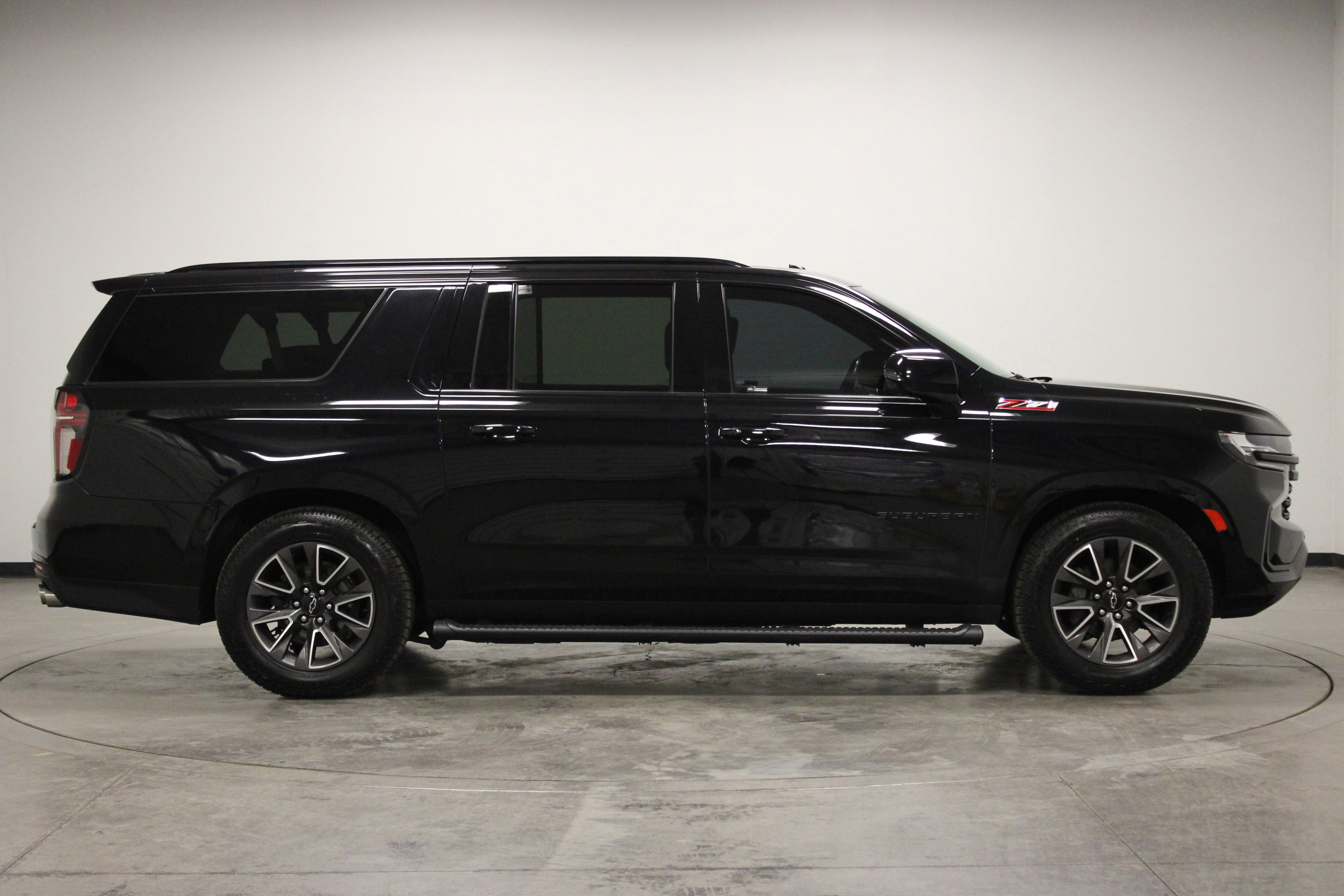 Used 2024 Chevrolet Suburban Z71 w/ Z71 Off-Road Package AWD/4WD image 9