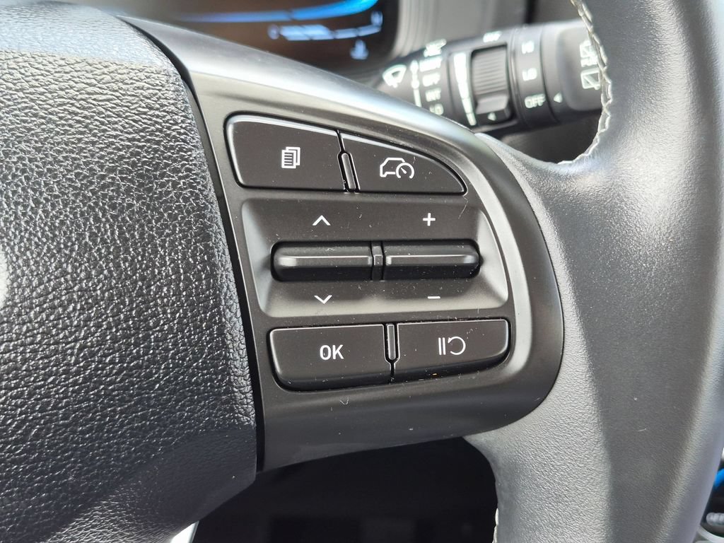 Used 2025 Hyundai Venue SEL FWD image 22