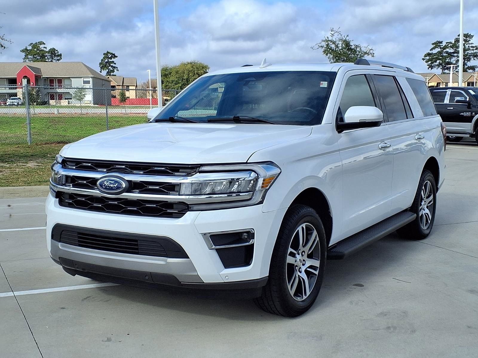 Used 2024 Ford Expedition Limited image 3