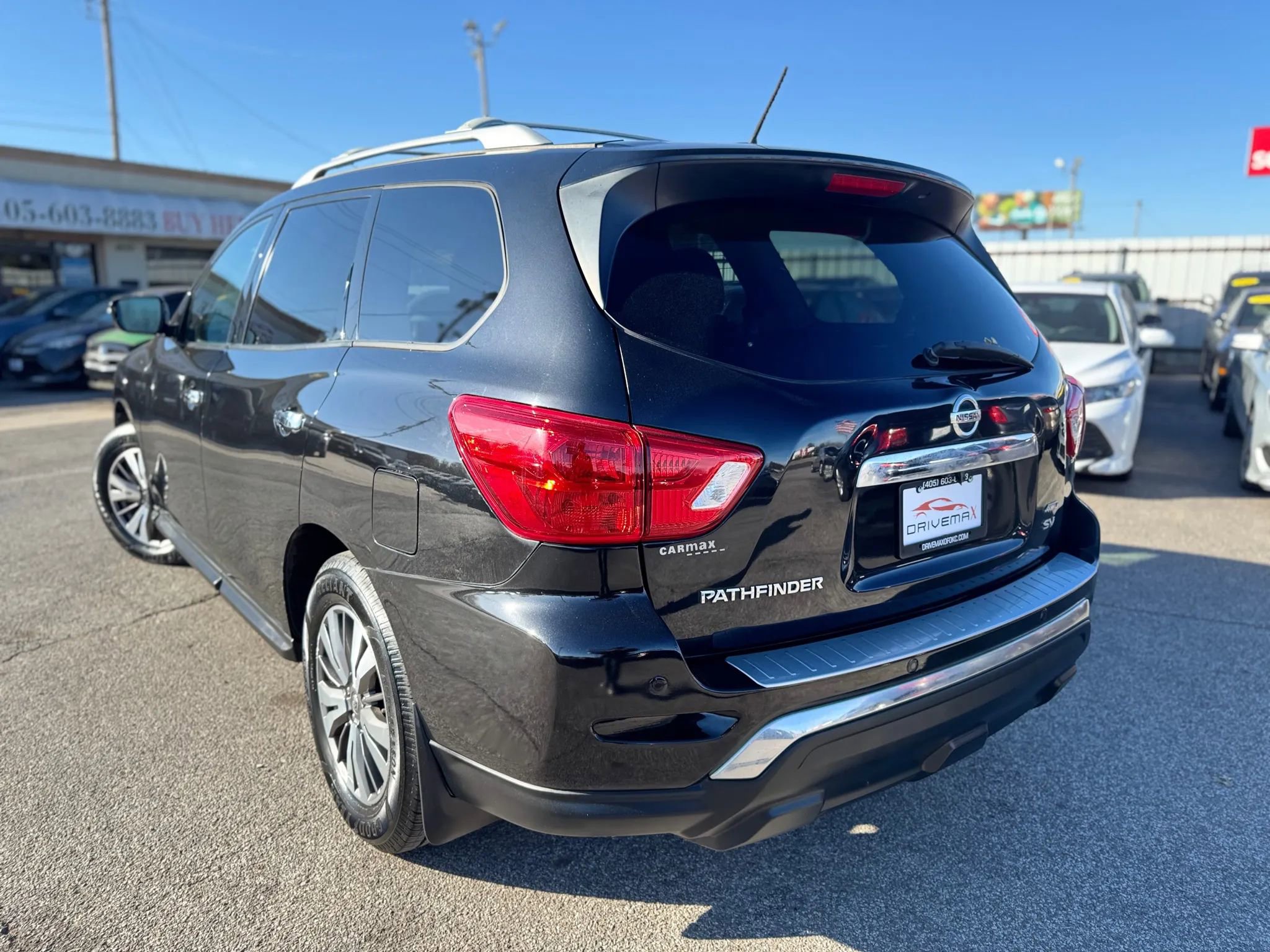 Used 2017 Nissan Pathfinder SV image 5