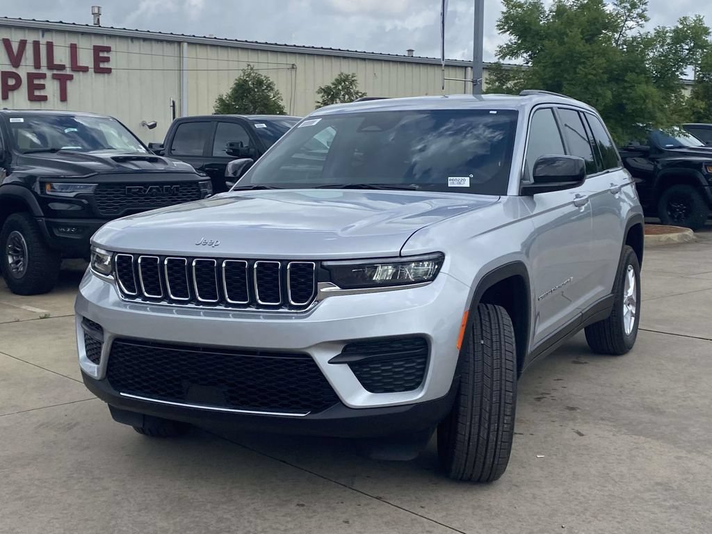 New 2026 Jeep Grand Cherokee Laredo RWD image 3