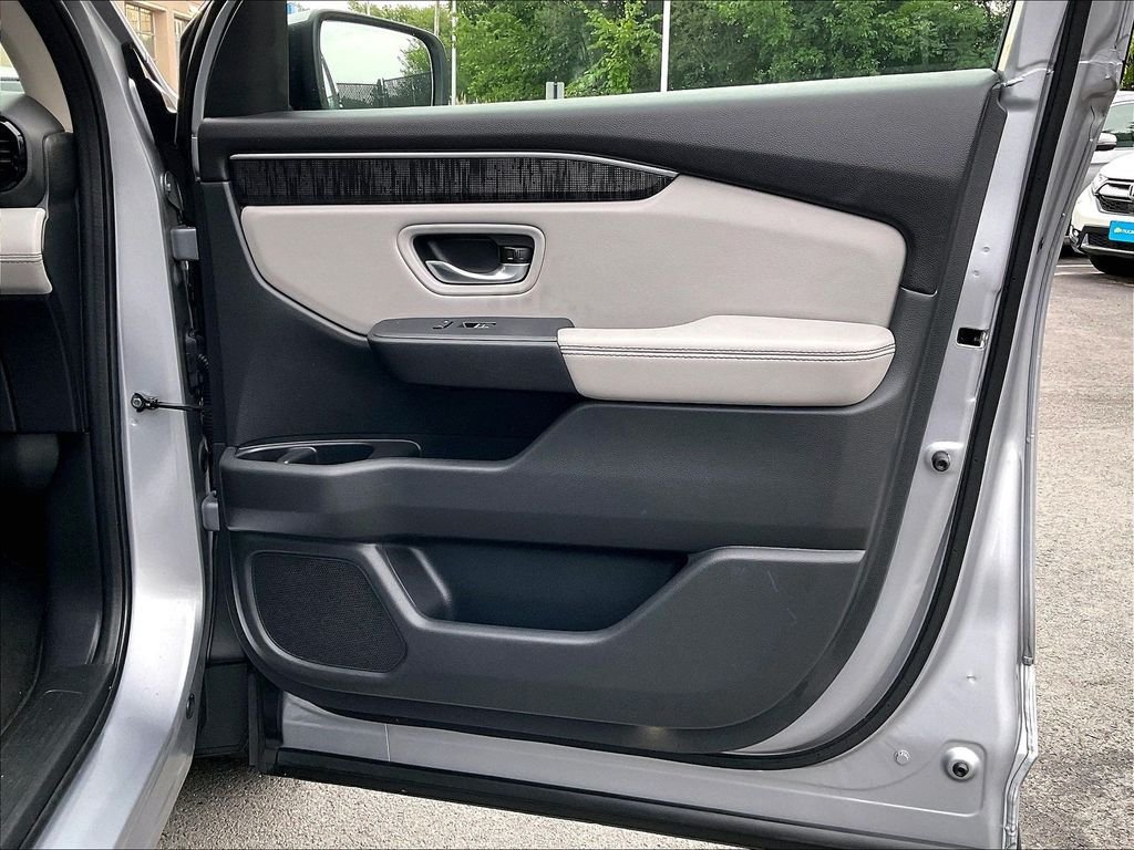 Used 2023 Honda Pilot Elite image 11