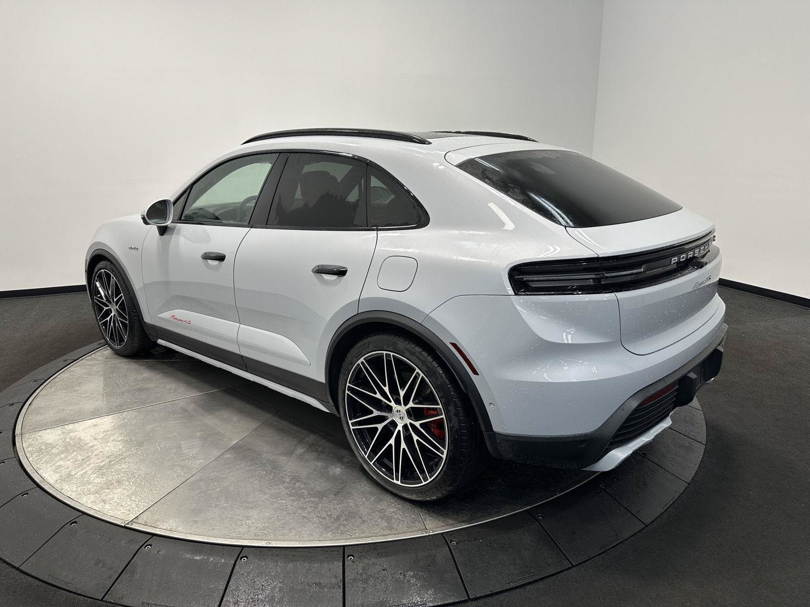 New 2026 Porsche Macan 4S Electric AWD/4WD image 3