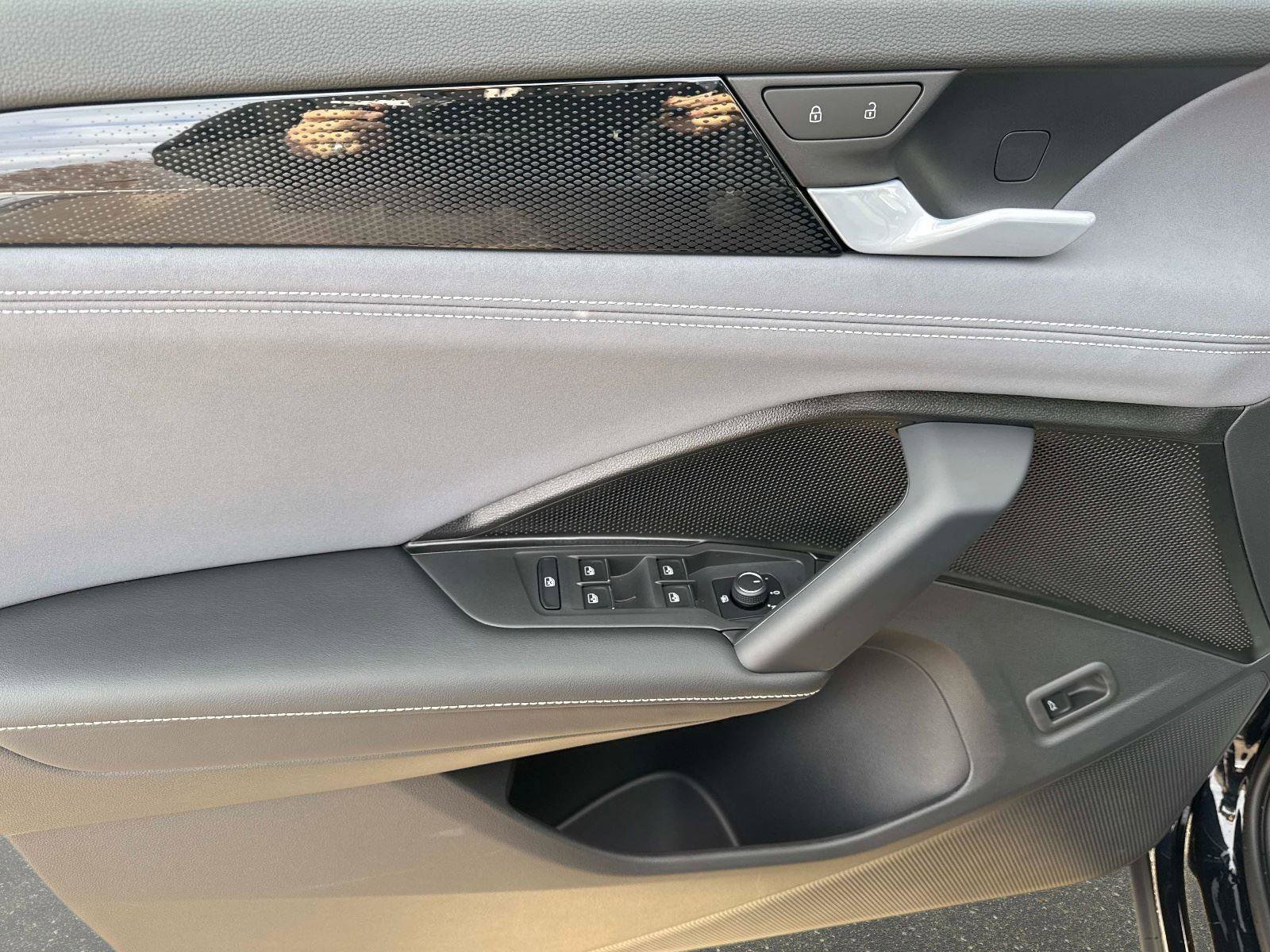 New 2026 Volkswagen Tiguan SE image 18